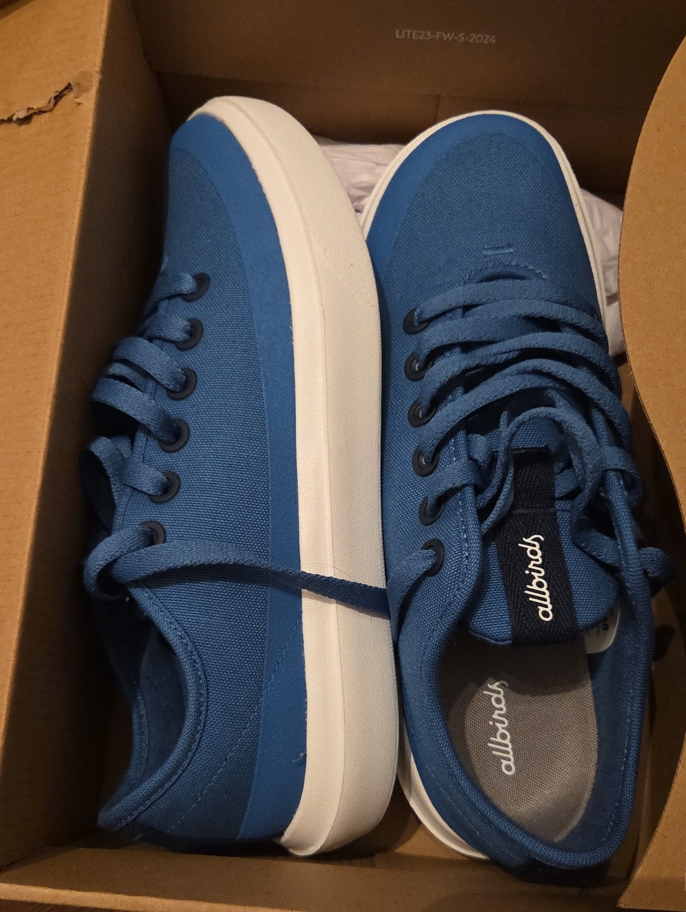 NWT allbirds Men’s Blue Canvas Pipers Low-Top Sneakers with White Sole
